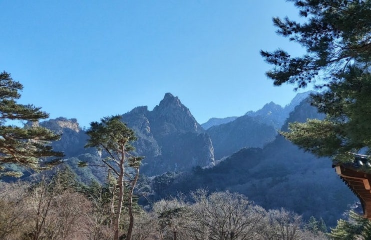 산더미 옷더미 버려야할것 나눠야할 마음 산더미 옷더미 버려야할것 나눠야할 마음