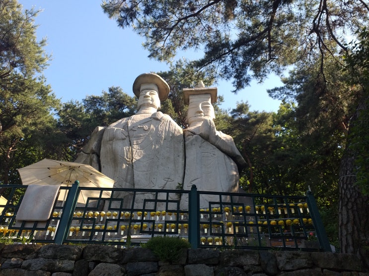 파주 용암사(龍巖寺) - 용미리 마애이불입상