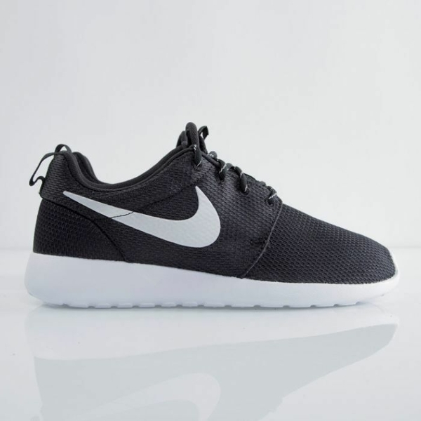 선호도 좋은 나이키 우먼 로쉐런 스니커즈 블랙 메탈실버 NIKEWMNSROSHERUN 추천해요 선호도 좋은 나이키 우먼 로쉐런 스니커즈 블랙 메탈실버 NIKEWMNSROSHERUN 추천해요