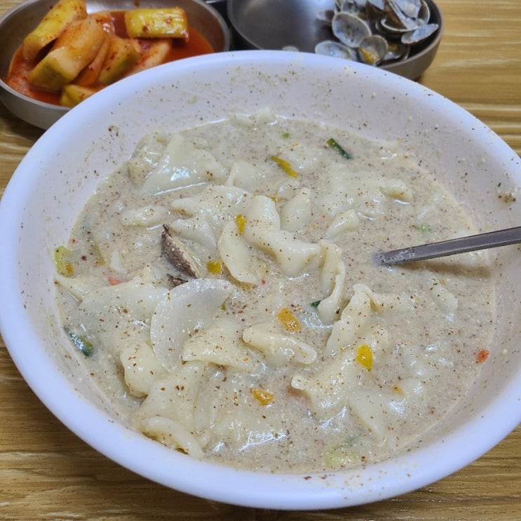  [아산 배방 맛집] 혜자스러운 양과 고소한 맛이 일품인 들깨수제비 맛집 '모산 수제비'