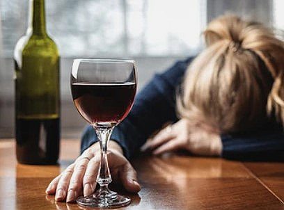 술취한 대학원생 '제자 성폭행' 경희대 교수 징역 4년 술취한 대학원생 '제자 성폭행' 경희대 교수 징역 4년