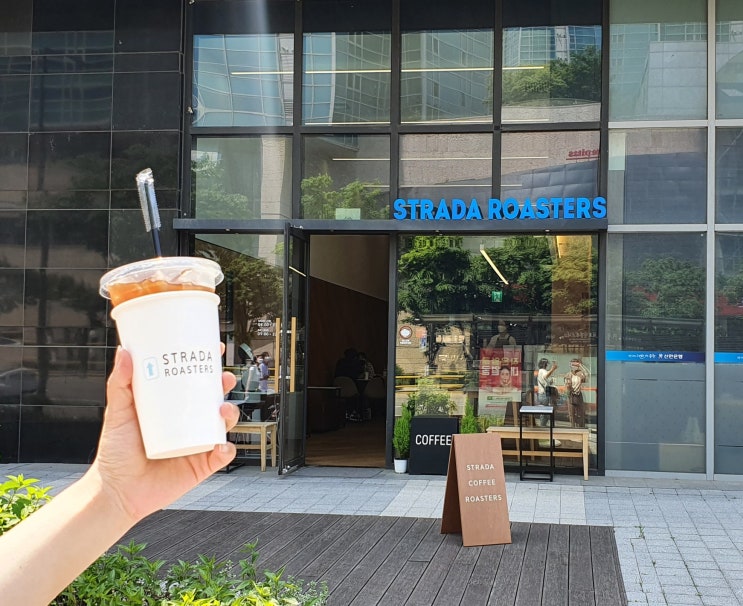  스트라다로스터스 커피가 맛있는 합정 딜라이트스퀘어 카페