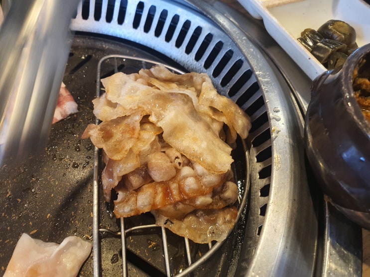 황토골 - 충무로 가성비 훌륭한 쌈밥이 인상적인 고깃집 맛집