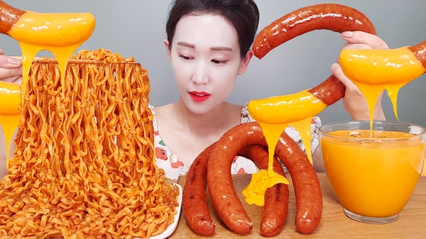  킬바사소세지 까르보 불닭볶음면 체다치즈 킬잇 먹방!!  FIRE NOODLES KIELBASA SAUSAGE EATING SOUND MUKBANG トンクンソシジ ไส้กรอก