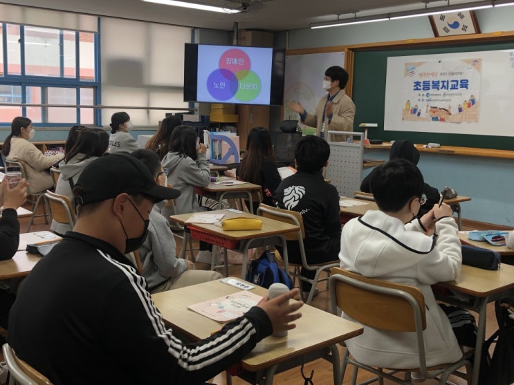 정부 5년간 입 꾹…학교사회복지사업 예견된 결말 정부 5년간 입 꾹…학교사회복지사업 예견된 결말