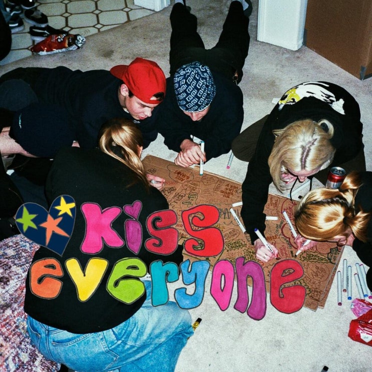 Simone Istwa, 새로운 트랙 'Kiss Everyone'