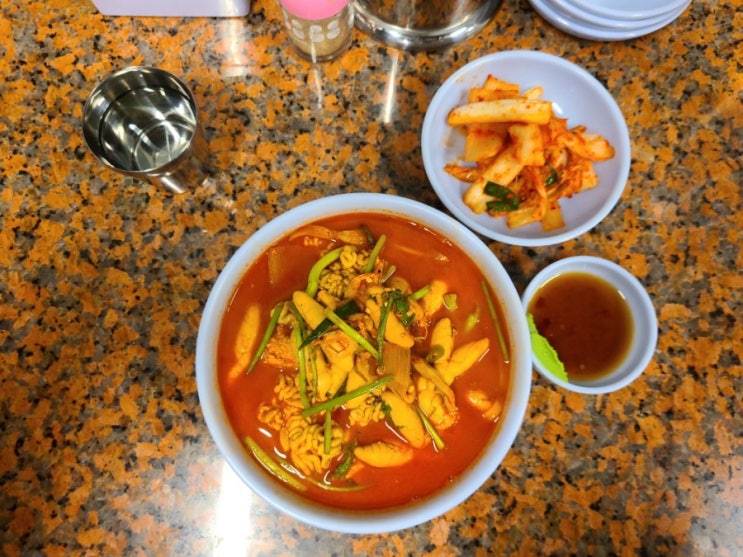  알곤이칼국수를 맛보다! 하니칼국수, 신당동 칼국수 맛집