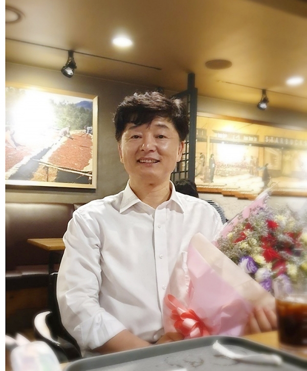  두번째 디카시집 낸 울산 디카시인 이시향