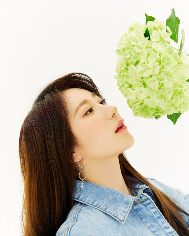 210528 이채연 인스타그램