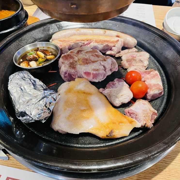  신논현역 고기집 김에 고기를 싸먹는다! 특별한 맛집 사람사는 고깃집 김일도 신논현점
