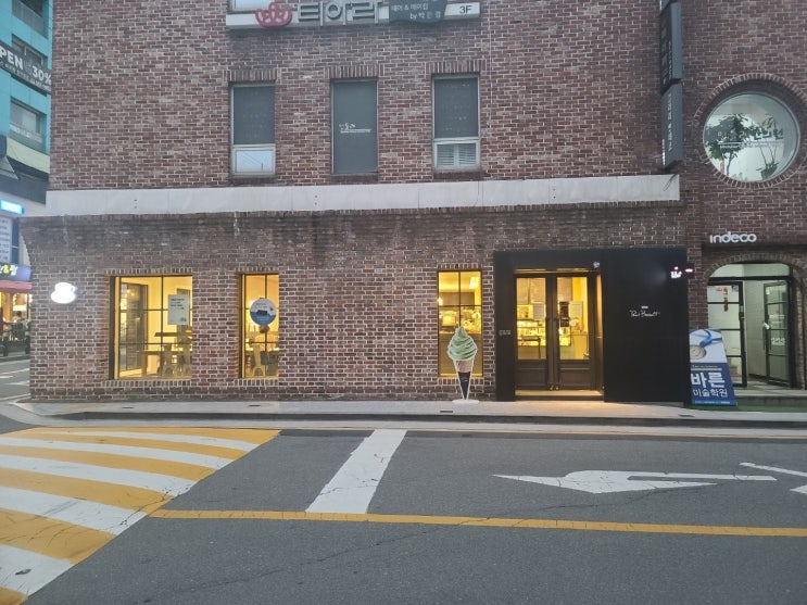 내돈내산 자리 넒은 카페 폴바셋 압구정2호점