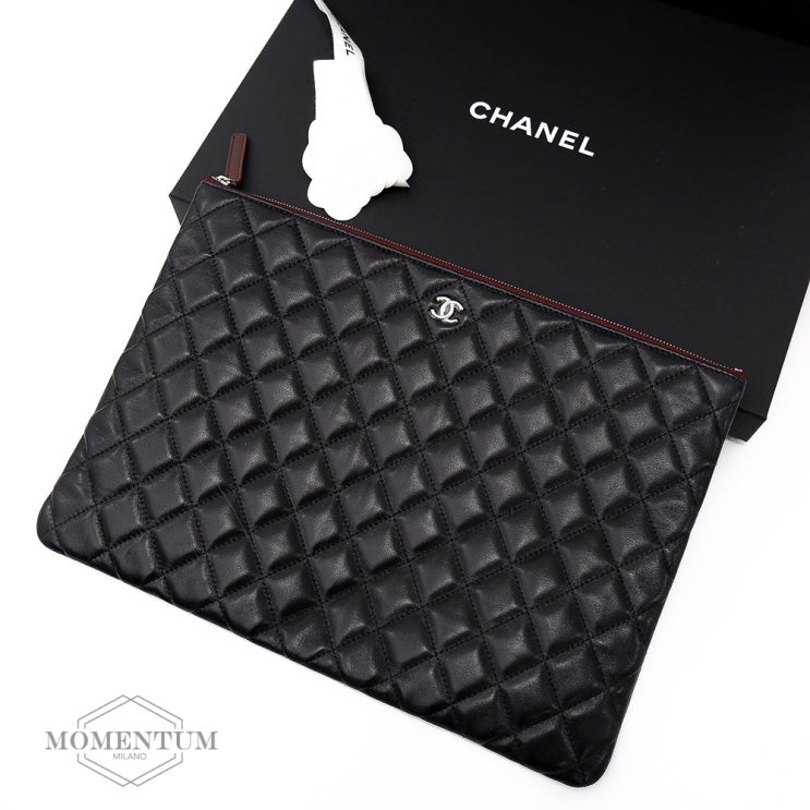  구미명품샵 [CHANEL] 샤넬 클래식 라지 파우치 클러치 램스킨 은장 A82552Y010480C3906