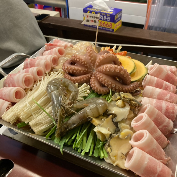  여수포차거리 돌문어삼합에 여수맥주 한 잔 '낭만24포차'