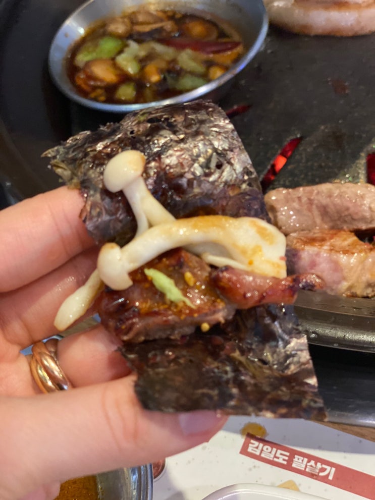[서초동 맛집] 김에 싸먹는 숙성돼지고기 "사람사는고깃집 김일도"