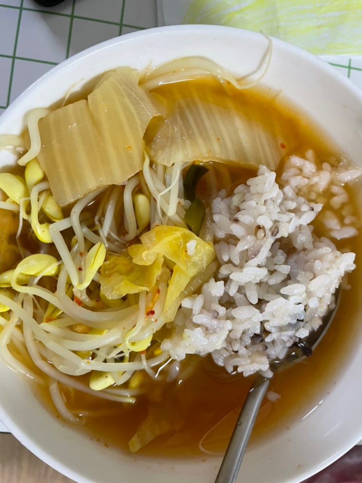  집밥 - 김치콩나물국