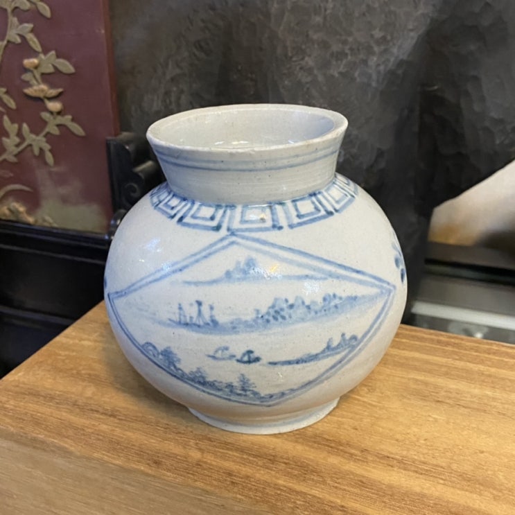  조선청화백자 산수문호