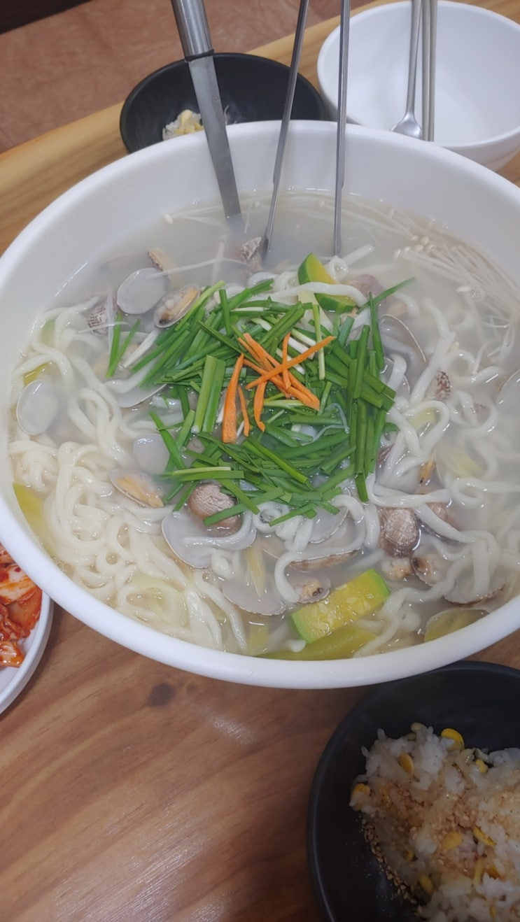  비오는 날 바지락 칼국수