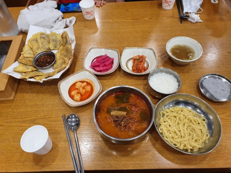  남양주 팔당 동동국수집에서 육개장칼국수, 비빔국수, 육전 맛보기