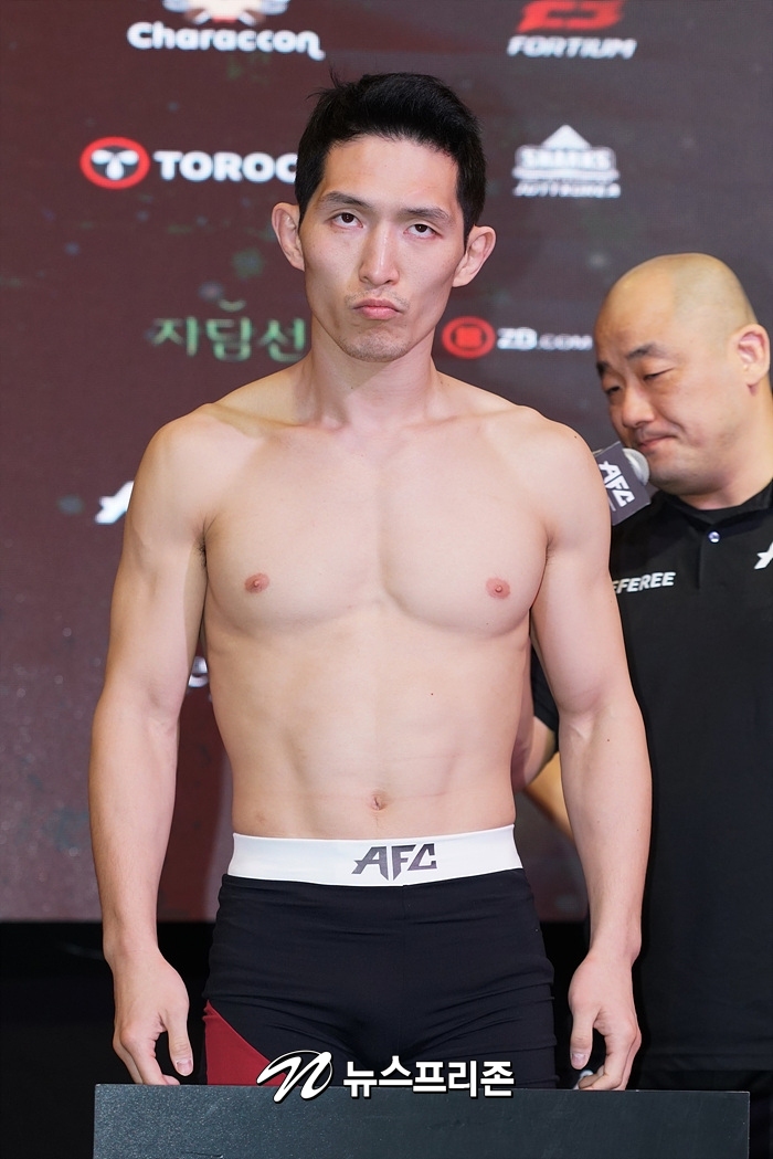 문기범 인터뷰: 학폭 피해자였다...운동으로 극복하고 약약강강으로 격투기 챔피언 등극 (2편) 문기범 인터뷰: 학폭 피해자였다...운동으로 극복하고 약약강강으로 격투기 챔피언 등극 (2편)