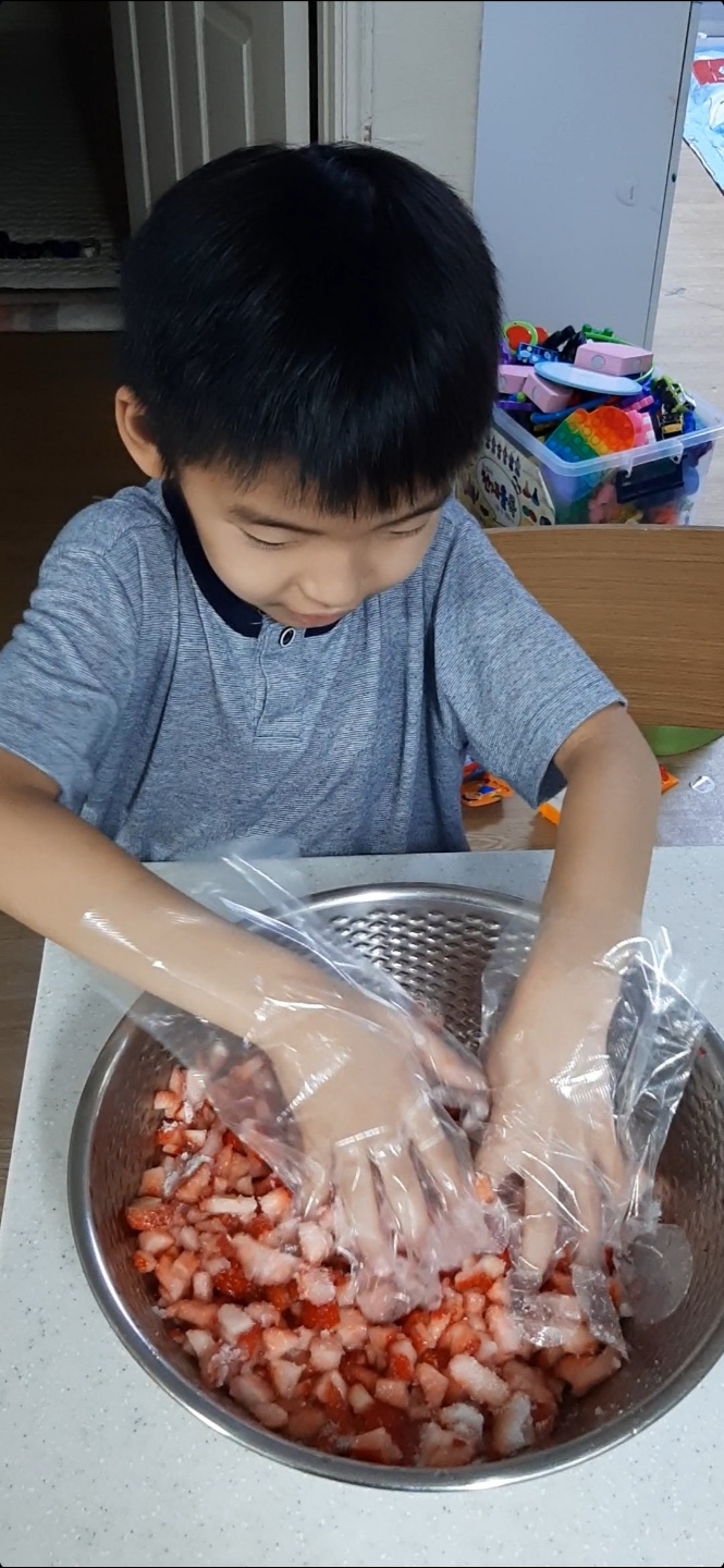 8살, 4살 아이가 주말에 하는 레알 주방 놀이- 레몬청 &딸기청 수제 과일청 만들기