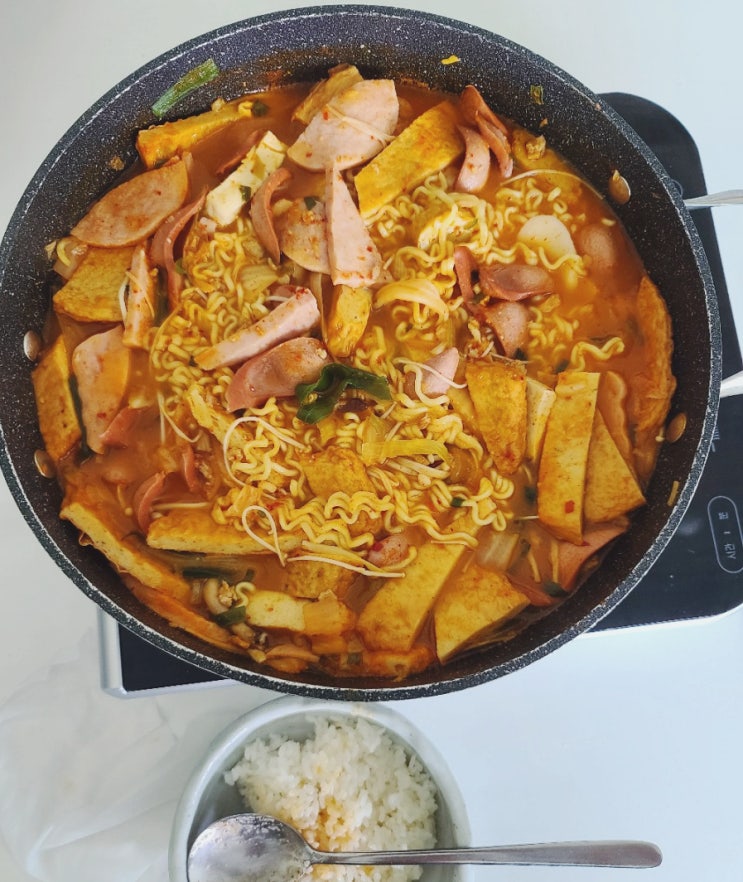  오늘의 점심은 땅스 부대찌개 !!!/내돈내산