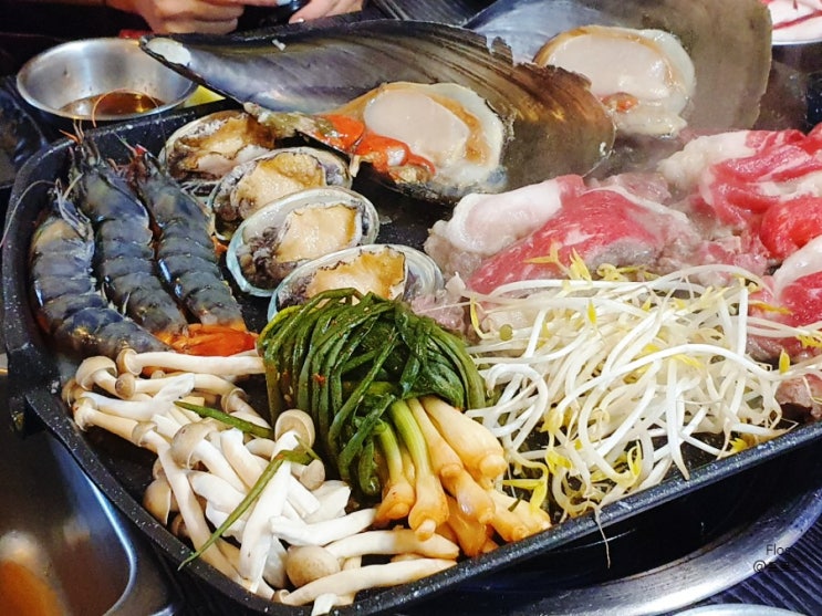 거제 맛집 더꽃 본점. 꽃차돌삼합과 청국된장찌개 후기.