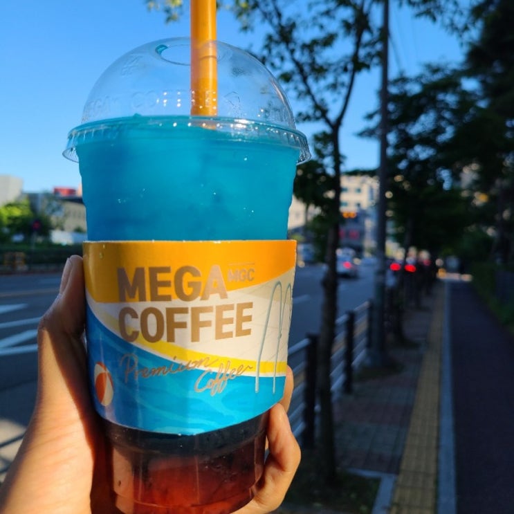  메가커피 신메뉴 오션스무디 휴가분위기납니다!