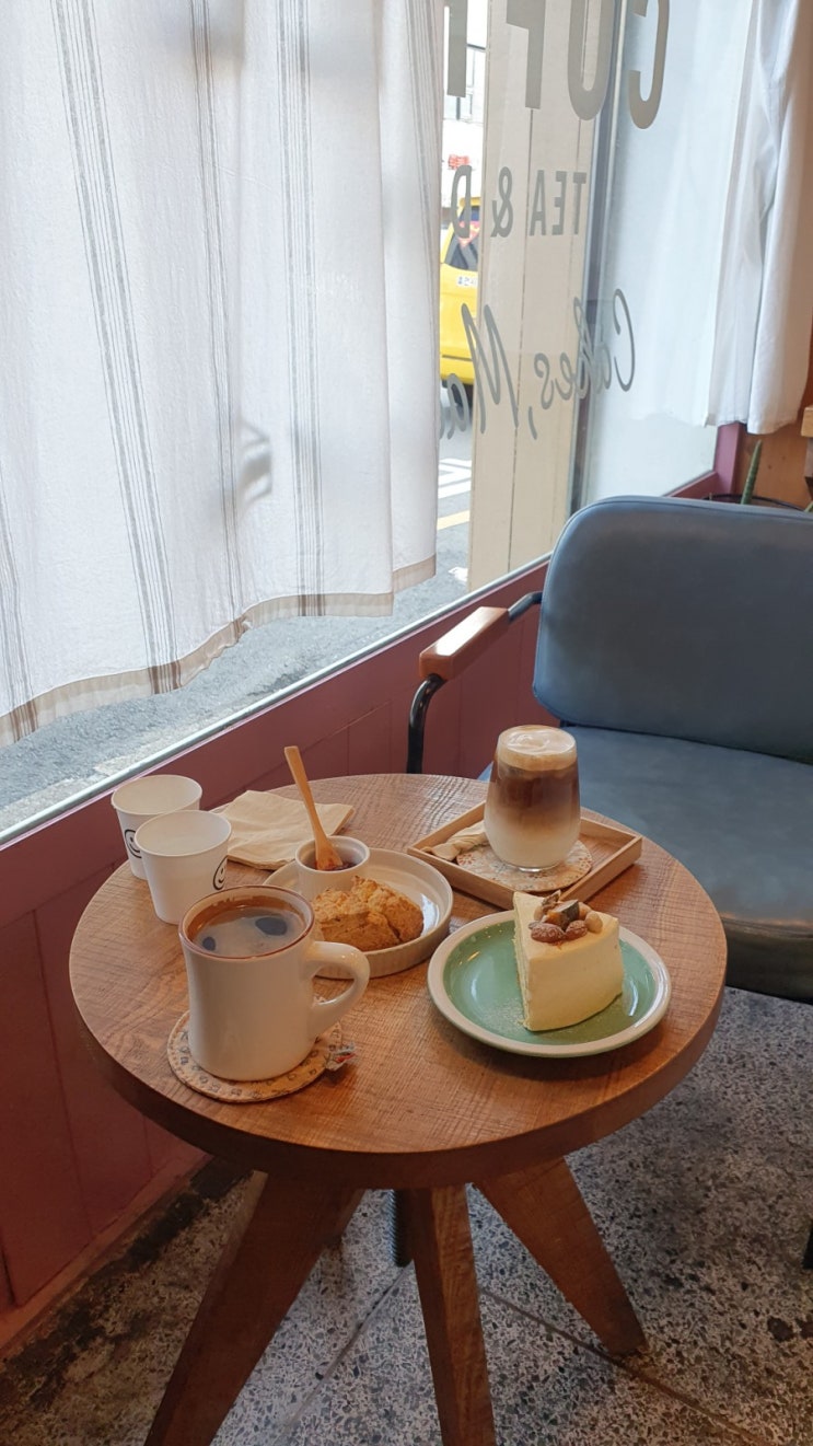  신천동 [아리에떼] 케이크맛집  단호박케이크 수제스콘 동물성생크림