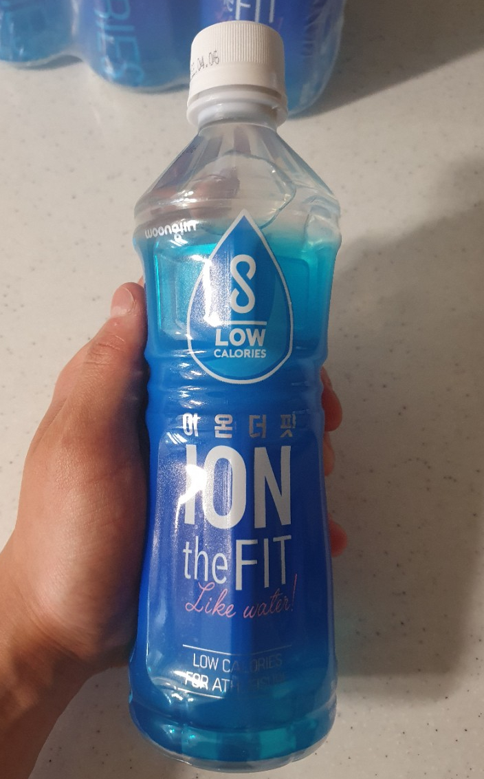  칼로리 낮은 이온음료 이온더핏 리뷰 (맛, 이온음료 파워에이드, 토레타, 게토레이, 포카리스웨트와의 칼로리 및 영양성분 비교)