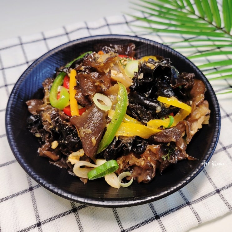 목이버섯 요리 굴소스로 감칠맛 살린 야채 볶음 만들기 목이버섯 요리 굴소스로 감칠맛 살린 야채 볶음 만들기