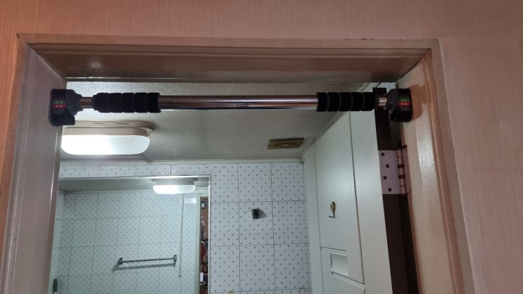  턱걸이 봉을 활용 집에서 하는 친업  풀업 턱걸이 효과