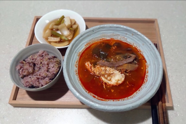  간단한 식사로 좋은 전통육개장 소고기무국 금강수림 밀키트