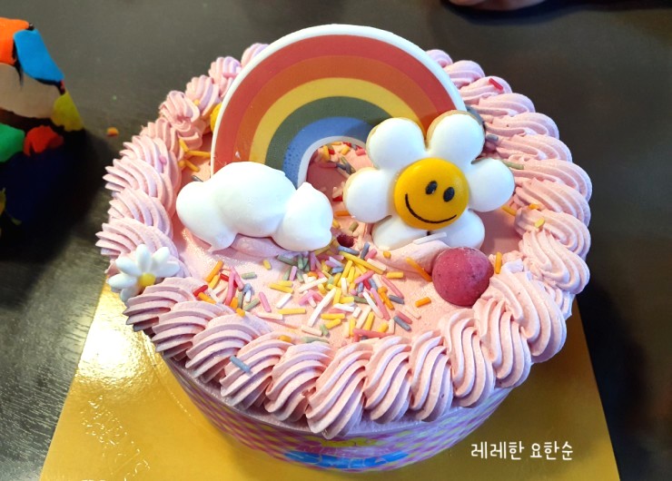  베스킨라빈스 6월 이달의 아이스크림 케이크 '오버 더 레인보우'