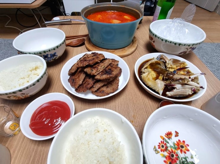 [일상/집밥] 냉장고 털어 버리기 (참치김치찌개, 떡갈비, 간장게장)