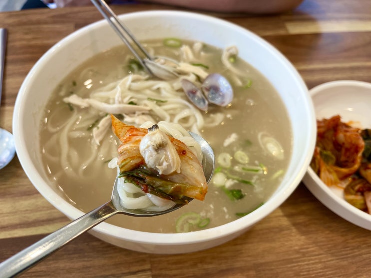  경기일산_닭 육수로 진하게 우려낸 "일산칼국수" 시원한 냉콩국수