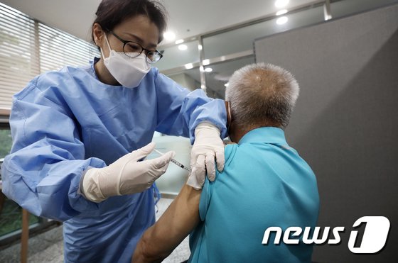 노인 70% "70세 넘어야 노인"…복지부 "연금·복지 재정비 고민"