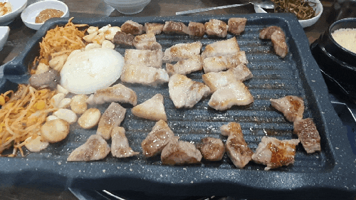 청주금천동맛집 고향축산물불고기 에서 삼겹살 드셔보세요. 청주금천동맛집 고향축산물불고기 에서 삼겹살 드셔보세요.