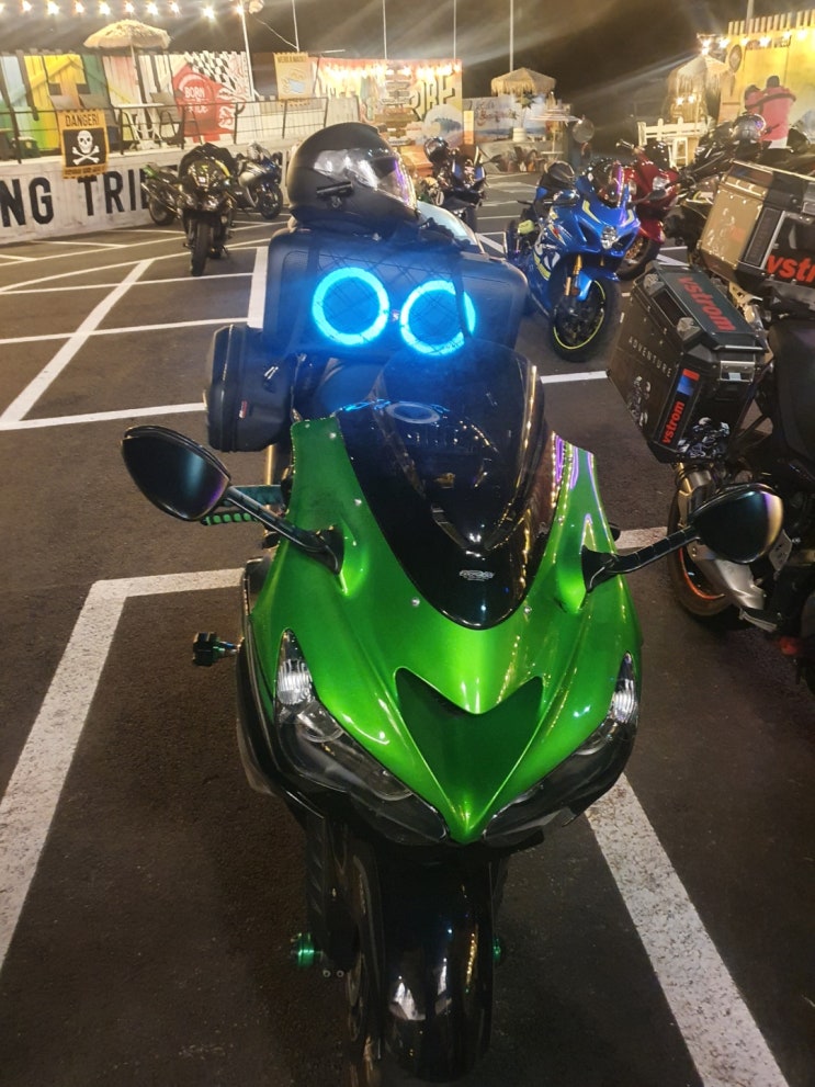  신박한 컨셉의 ZZR1400 ㅋㅋㅋ