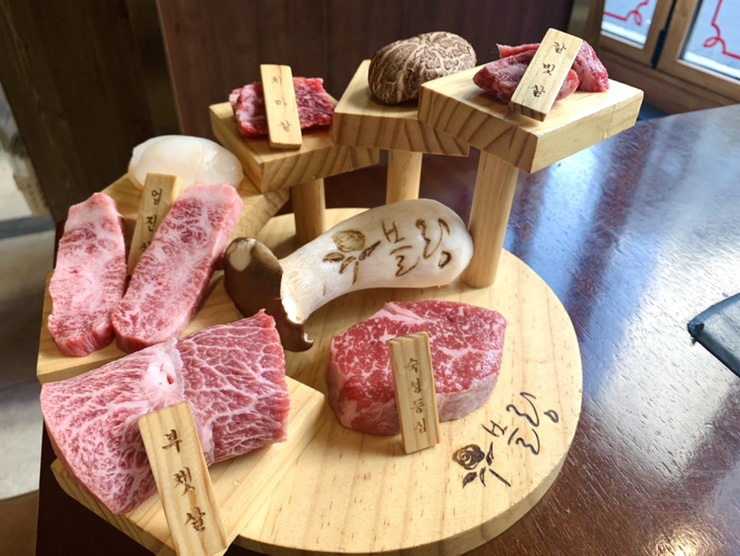  강남구청역 맛집 한우는 여기서!
