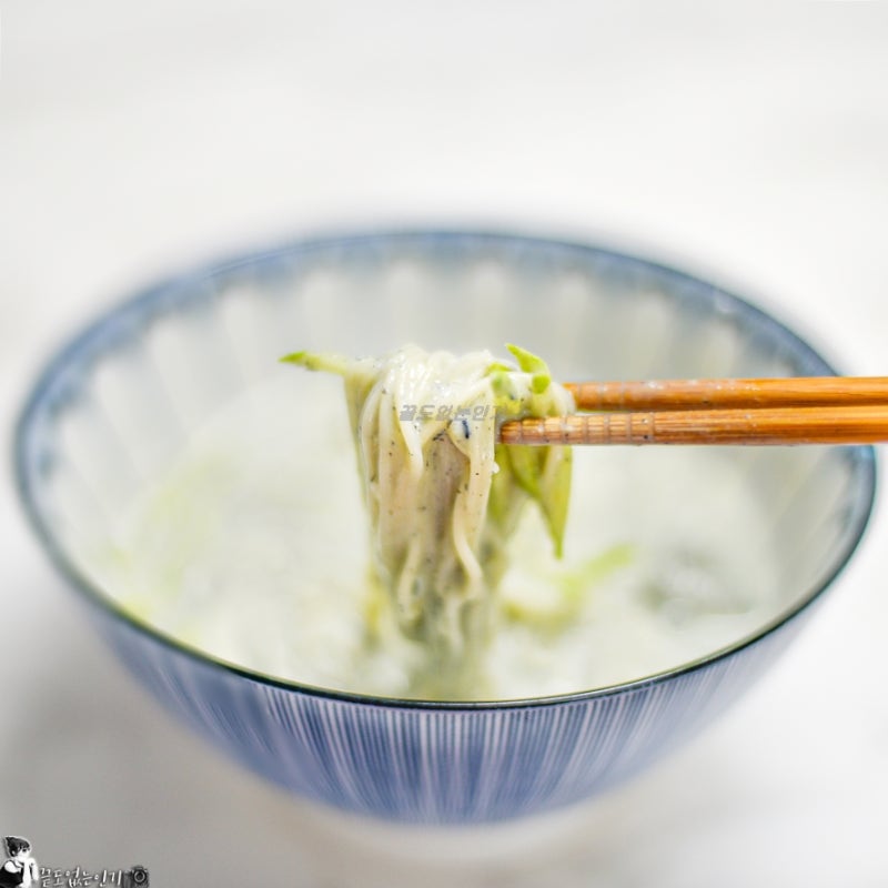 [콩국수만들기] 흰강낭콩과 검은콩으로 고소한 검은콩물콩국수 만드는 법 오이면과 강황면으로 콩국수만들기 1