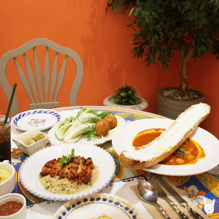  잠실 롯데월드몰 맛집 빌라드샬롯 신기한 서빙로봇