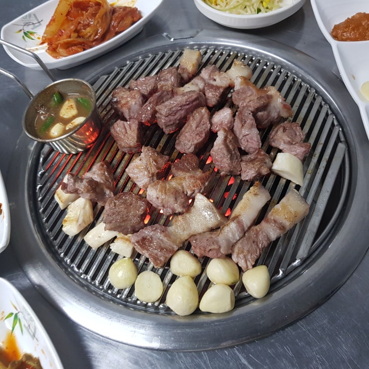  애월 연탄으로 고기 굽는 하귀 맛집 흑돼지가 노는집