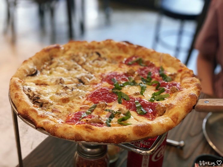  압구정피자 지노스 피자 Ginos NY Pizza