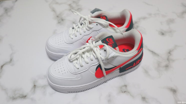  나이키 에어포스 1 쉐도우 "화이트 솔라 레드" :: NIKE AIR FORCE 1 - White/Solar Red/Dark Teal Green (DB3902-100) 선물받음 !
