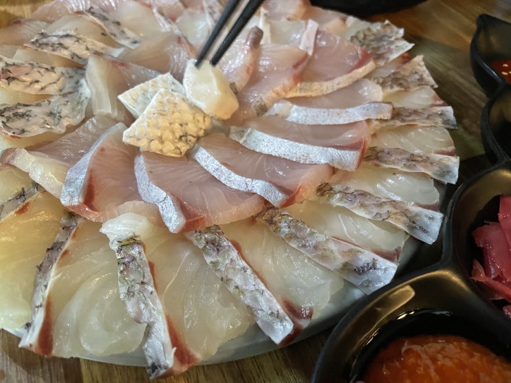  논현 달맞이, 직접 만든 와사비와 회 한 점