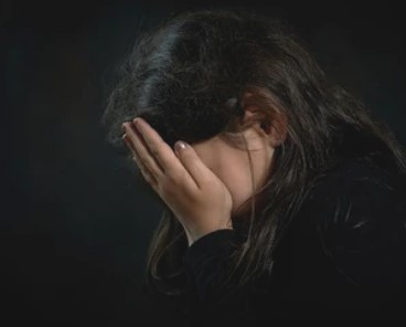 세 살배기 여친딸 추행하고, 성매매업고 전력 폭로 협박 30대 남성...2심도 '실형' 세 살배기 여친딸 추행하고, 성매매업고 전력 폭로 협박 30대 남성...2심도 '실형'