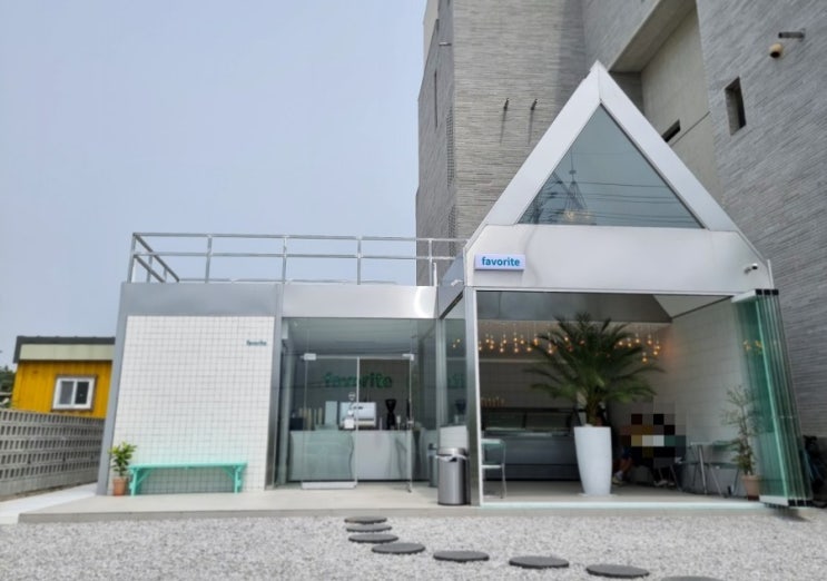  [양양/인구해변] 휴양지 느낌 뿜뿜 따끈한 신상 카페, 페이보릿(favorite)