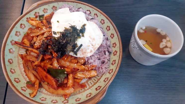 덕수궁 혼밥하기 좋은 오징어덮밥 맛집 '돌담길'과 미술관 산책 덕수궁 혼밥하기 좋은 오징어덮밥 맛집 '돌담길'과 미술관 산책
