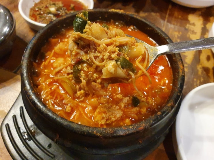  남양주 어랑손만두국에서 이북식 만두 먹기