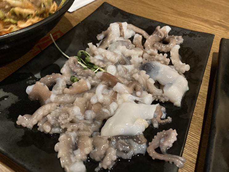  기본 안주 서비스가 훌륭했던 사당역 오징어 이야기